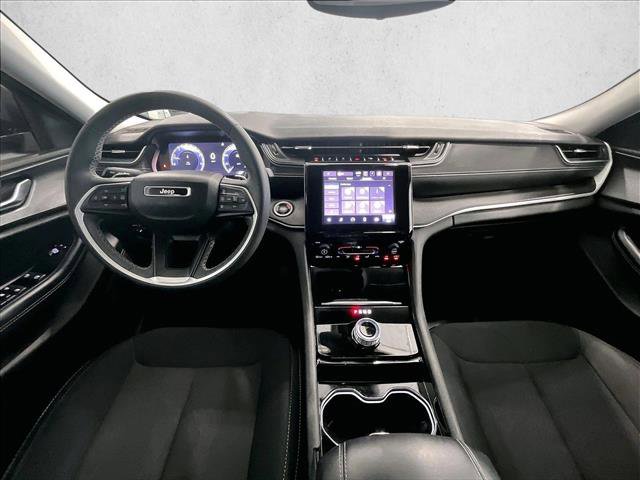 Used 2023 Jeep Grand Cherokee Laredo RWD image 16
