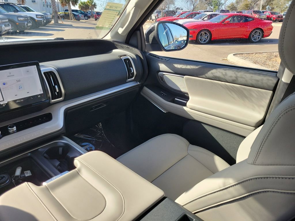 New 2026 Ford Expedition Active image 14