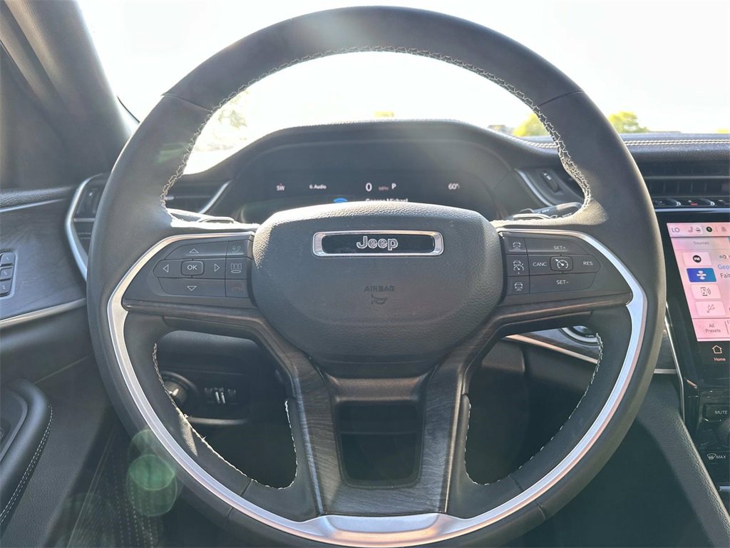 Used 2024 Jeep Grand Cherokee L Limited w/ Luxury Tech Group II image 18