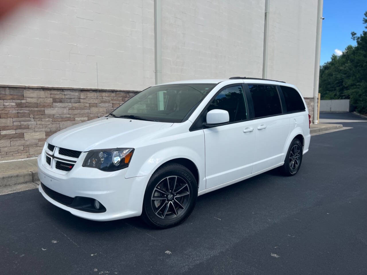 Used 2018 Dodge Grand Caravan GT image 3