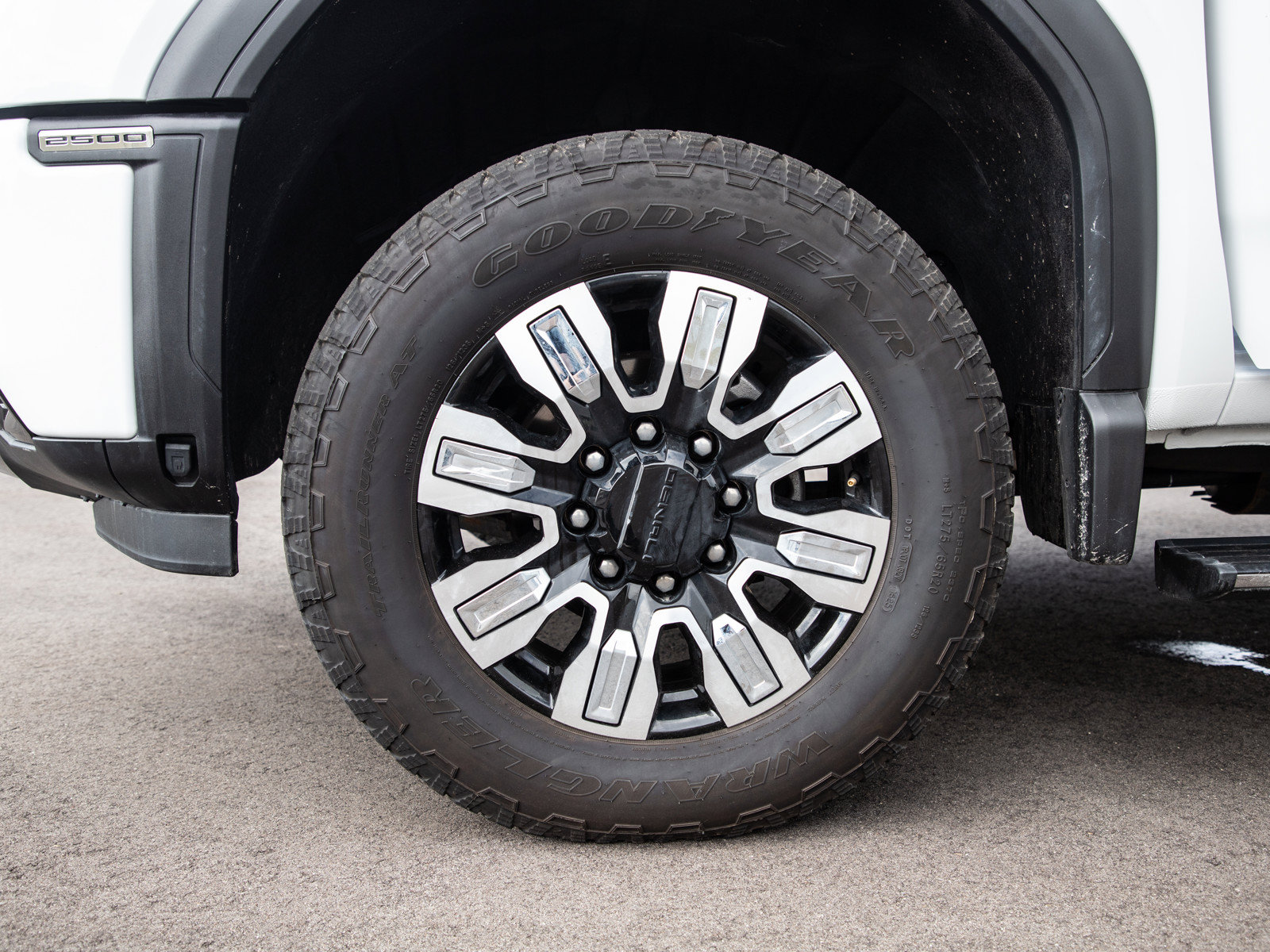 Used 2025 GMC Sierra 2500 Denali w/ Denali Reserve Package AWD/4WD image 34