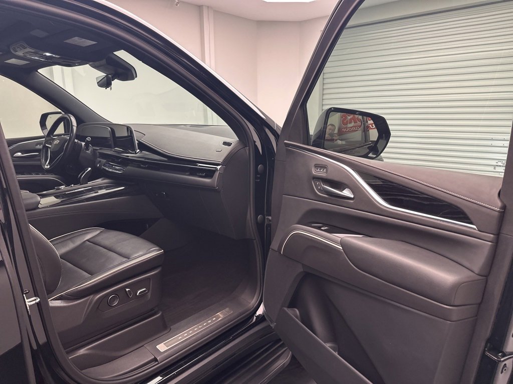 Used 2021 Cadillac Escalade Sport w/ LPO, Illumination Package image 8