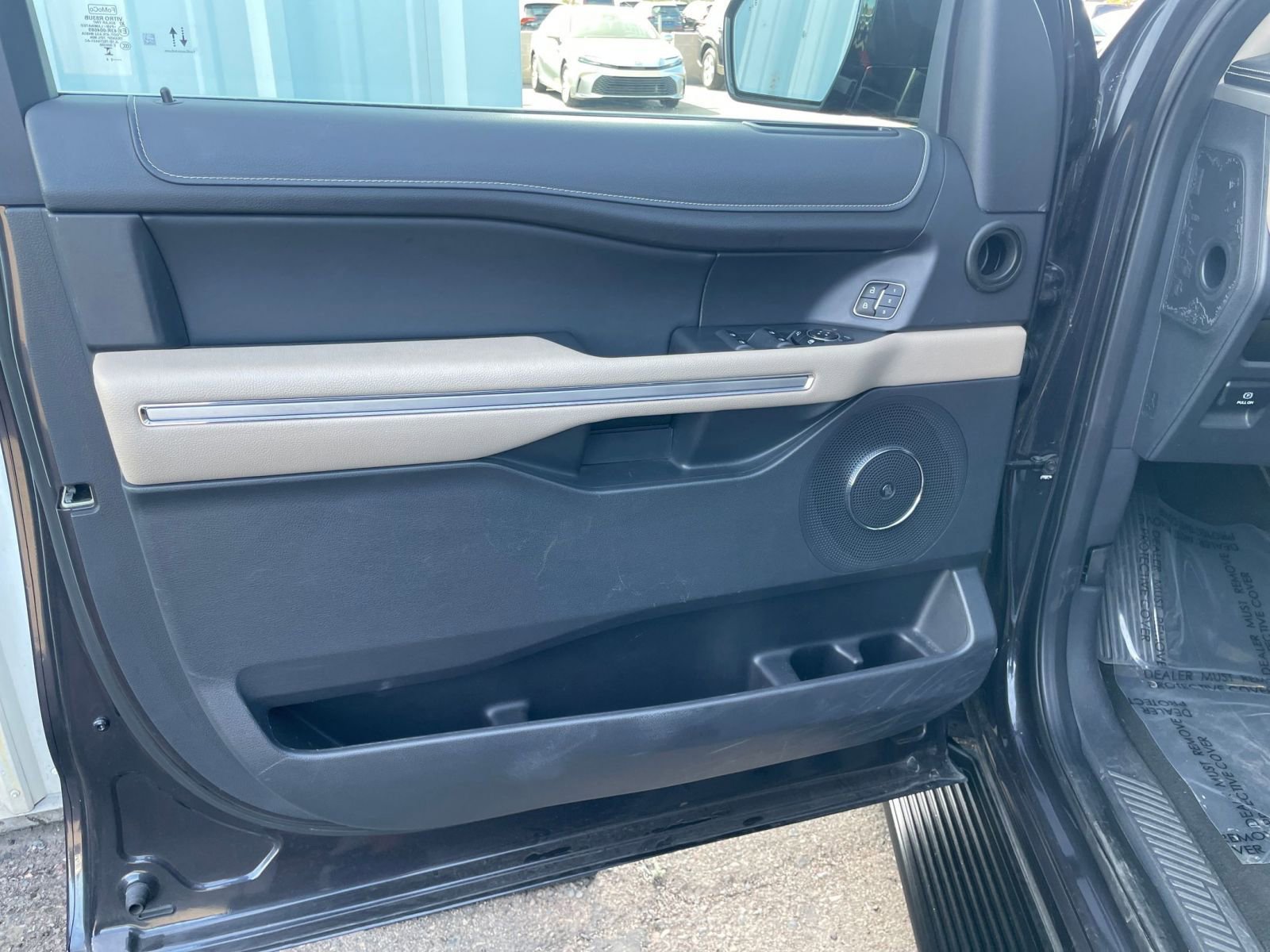 Used 2024 Ford Expedition Limited RWD image 18