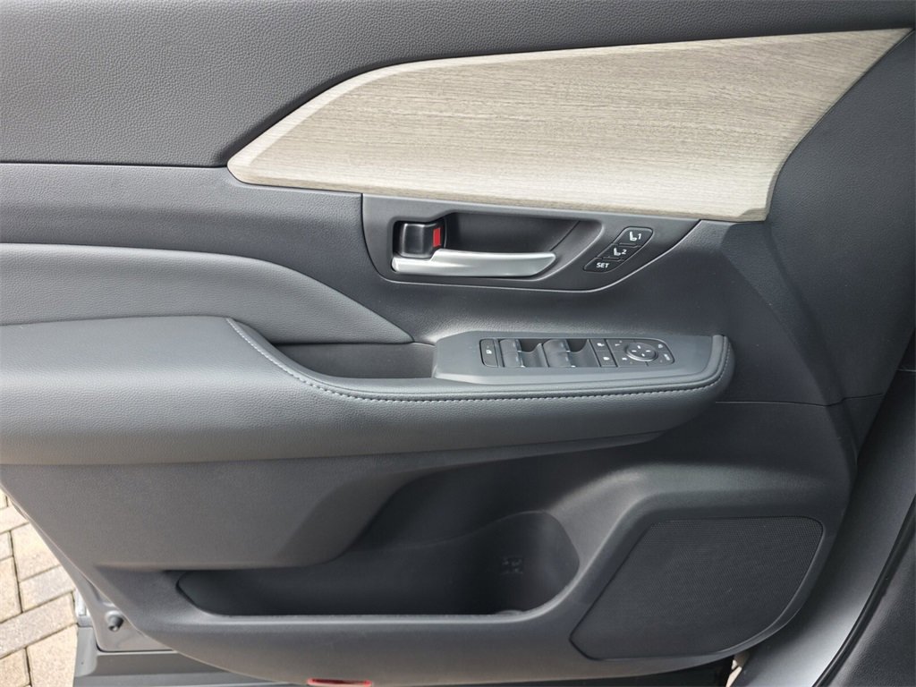 New 2026 Toyota Grand Highlander Limited image 28