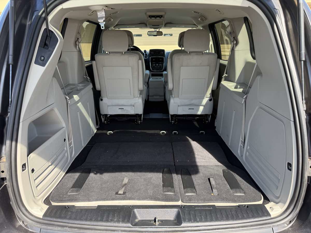 Used 2016 Dodge Grand Caravan SXT w/ UConnect Hands-Free Group image 26