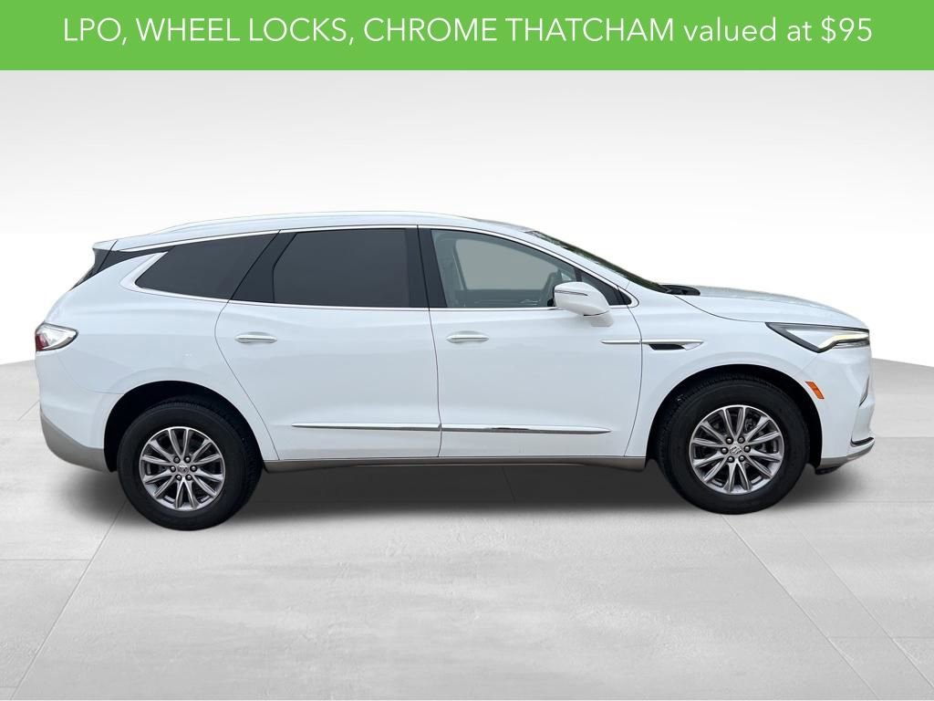 Used 2023 Buick Enclave Essence AWD/4WD image 2