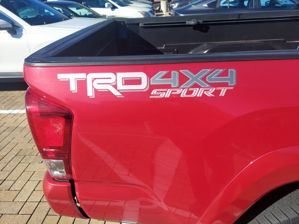 Used 2016 Toyota Tacoma TRD Sport w/ Towing Package AWD/4WD image 5