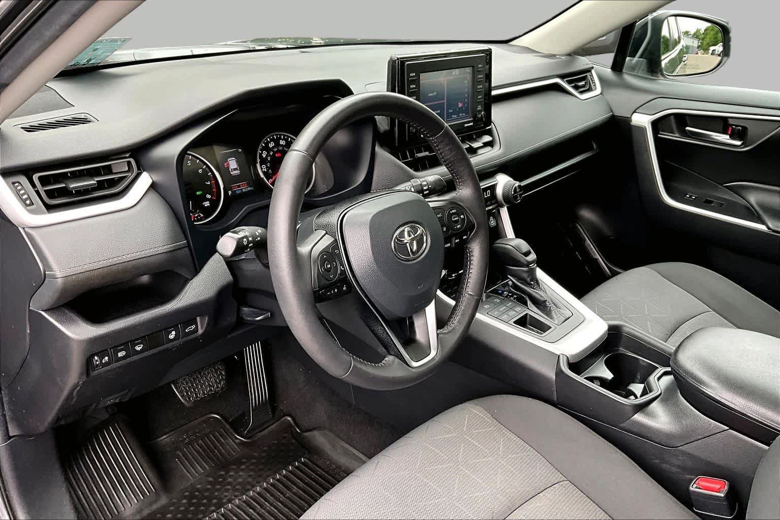 Certified 2021 Toyota RAV4 XLE w/ Convenience Package AWD/4WD image 17