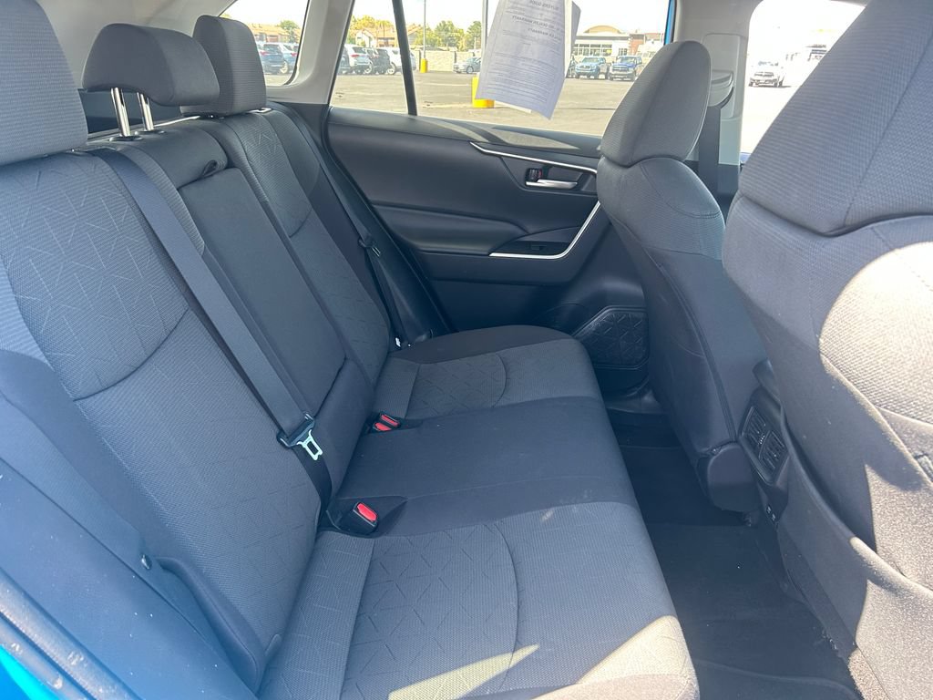 Used 2021 Toyota RAV4 XLE AWD/4WD image 31