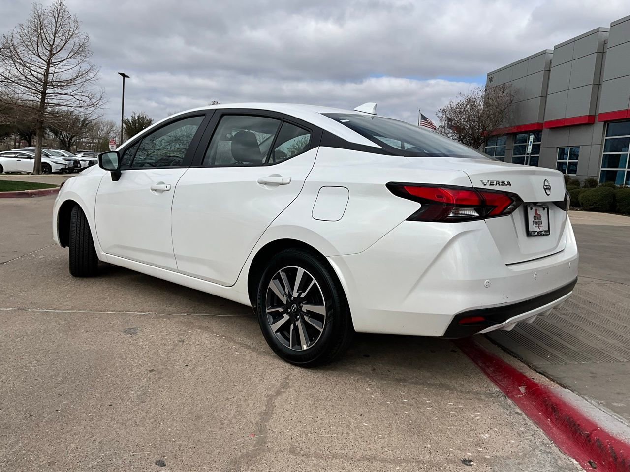 Used 2025 Nissan Versa SV image 8