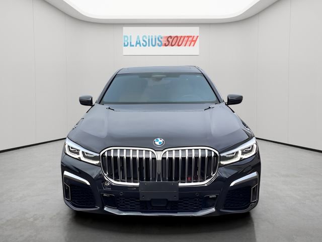 Used 2022 BMW M760i xDrive w/ Luxury Rear Seating Package image 8