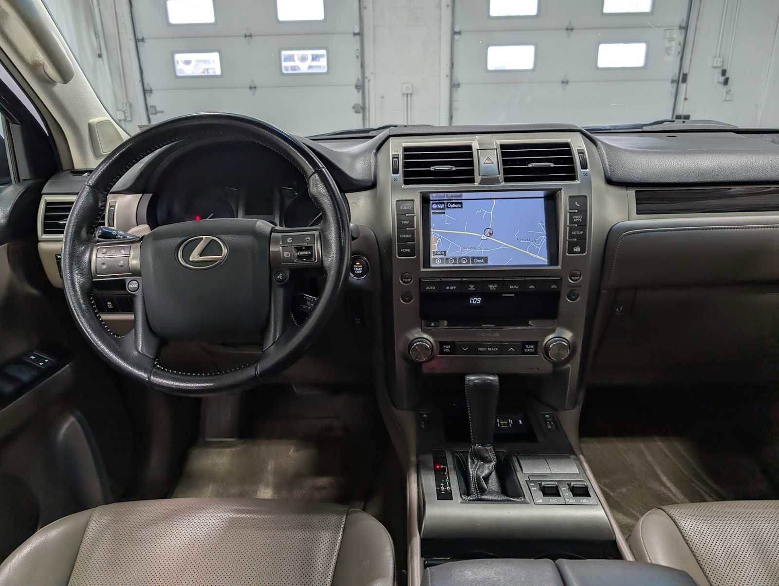 Used 2017 Lexus GX 460 image 12