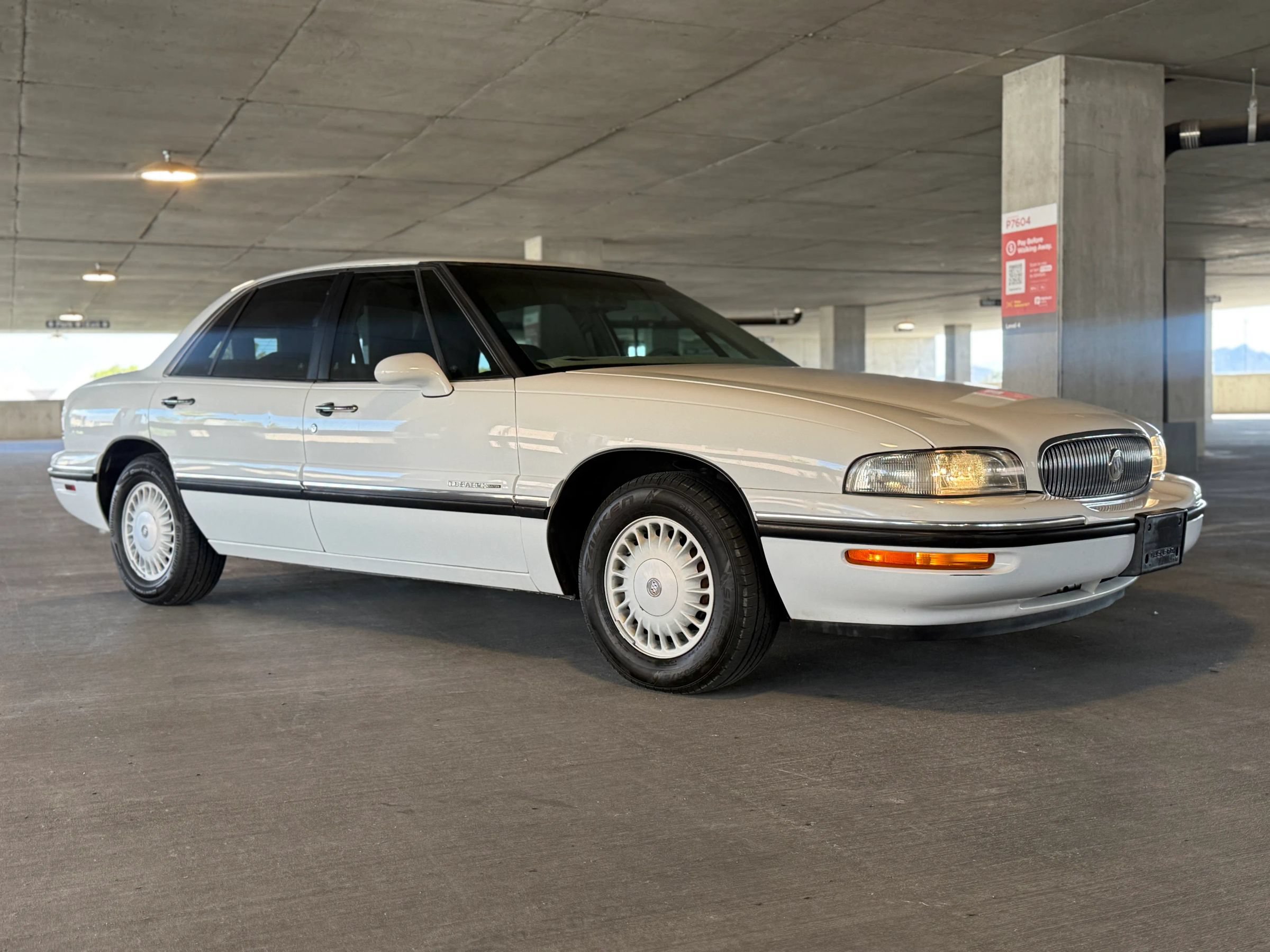 Used 1999 Buick Le Sabre Custom w/ Headliner Lighting Pkg FWD image 15