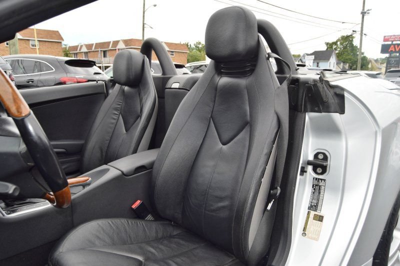 Used 2011 Mercedes-Benz SLK 350 image 25