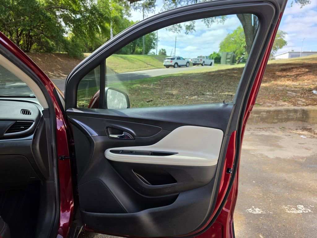 Used 2022 Buick Encore Preferred w/ Safety Package image 43