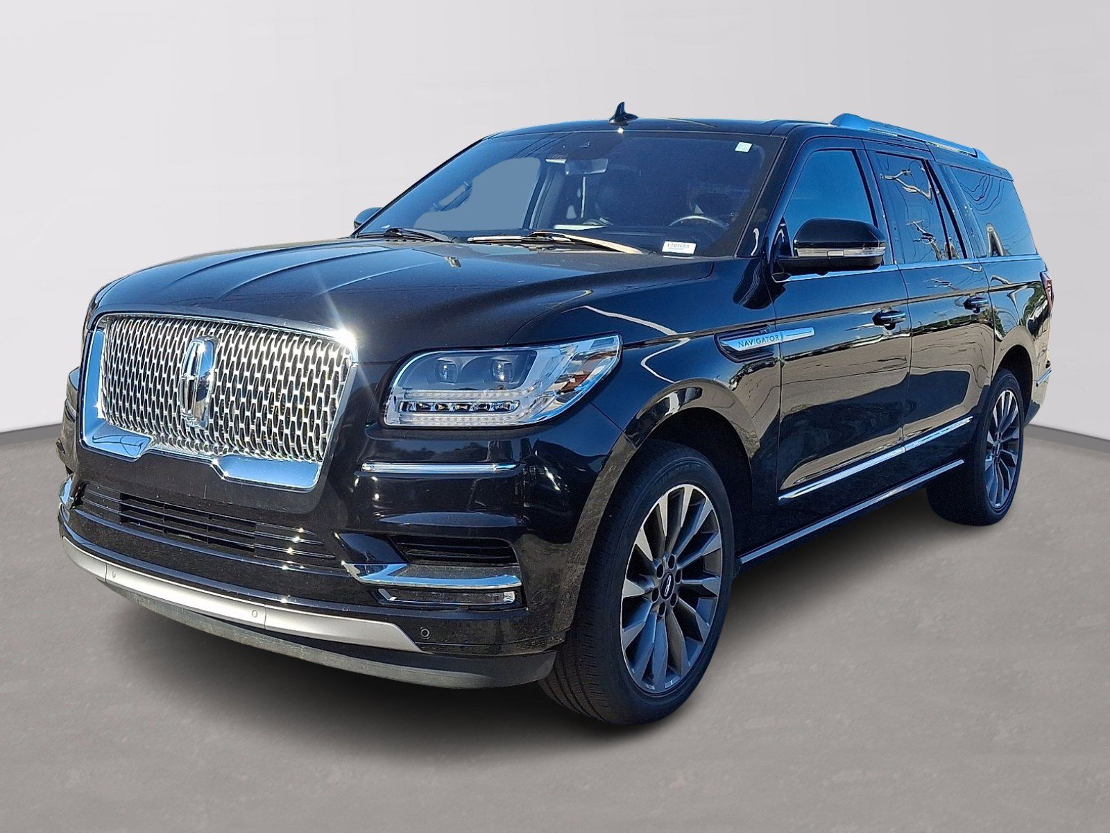 Used 2020 Lincoln Navigator L Reserve w/ Luxury Package AWD/4WD image 3