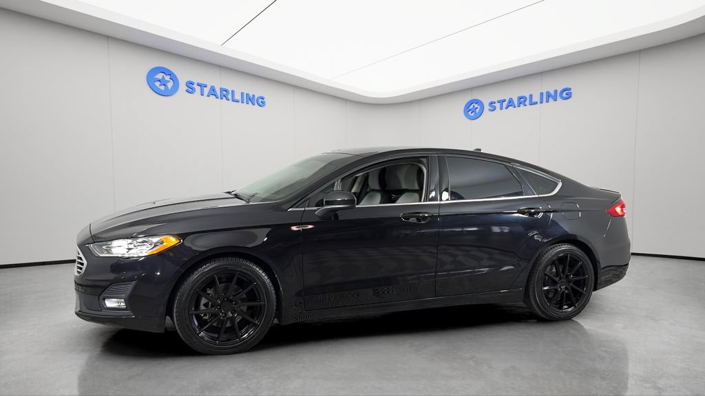 Used 2019 Ford Fusion SE w/ Equipment Group 151A FWD image 2