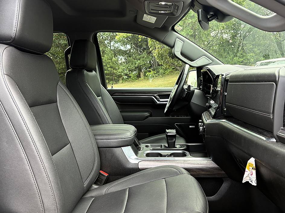 Used 2024 Chevrolet Silverado 1500 LTZ AWD/4WD image 9