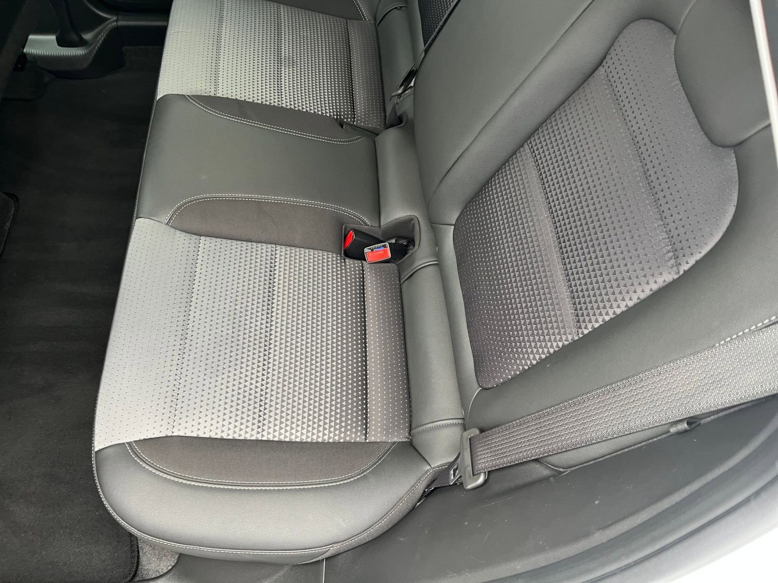 Used 2025 Chevrolet Trax LT image 37