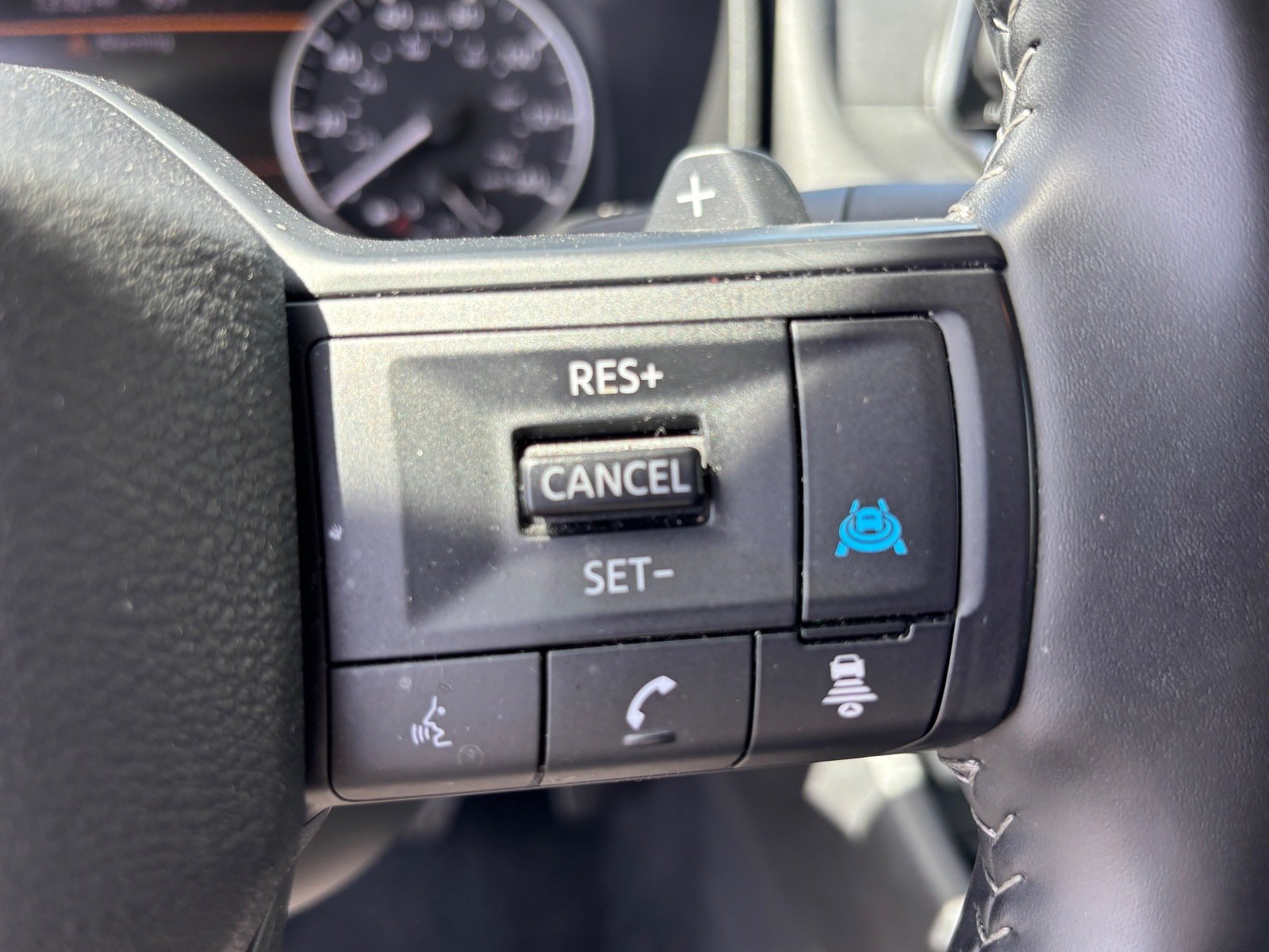 Used 2025 Nissan Rogue SV AWD/4WD image 23