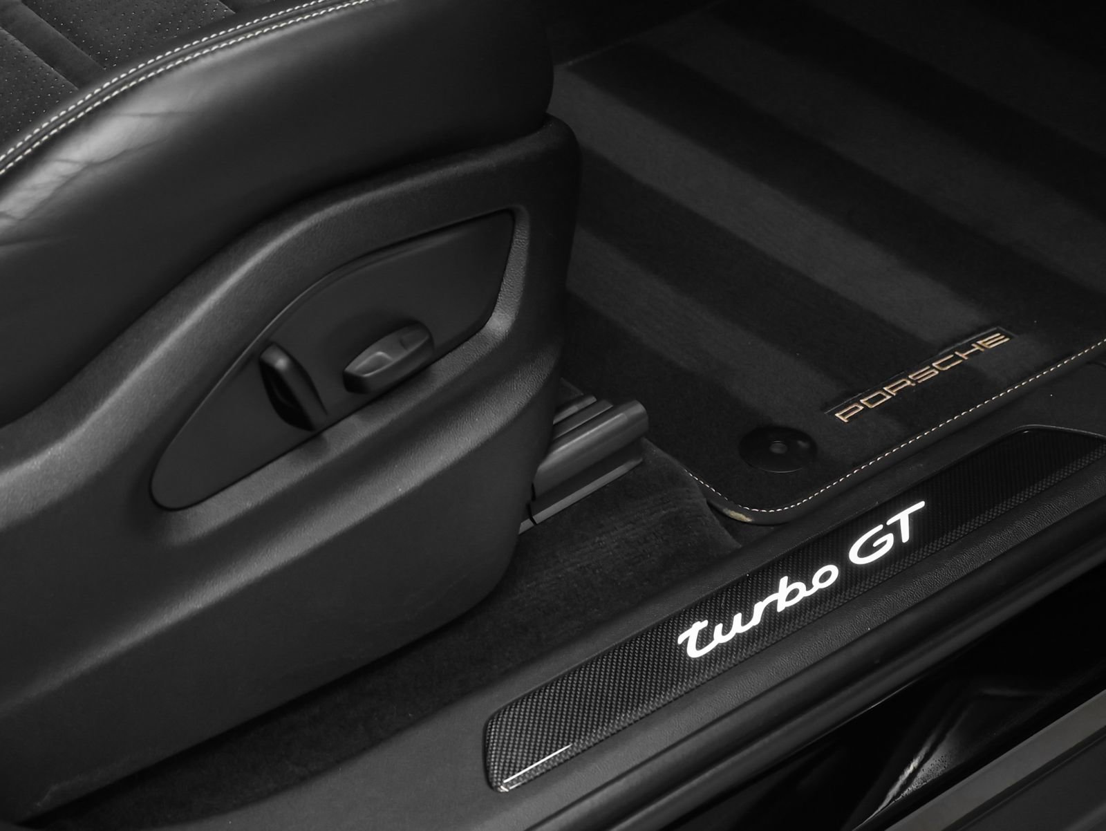 Certified 2022 Porsche Cayenne Turbo GT image 31