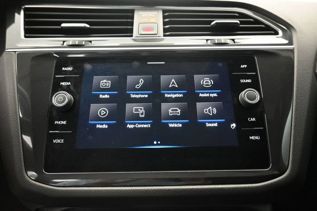 Used 2022 Volkswagen Tiguan SE FWD image 17