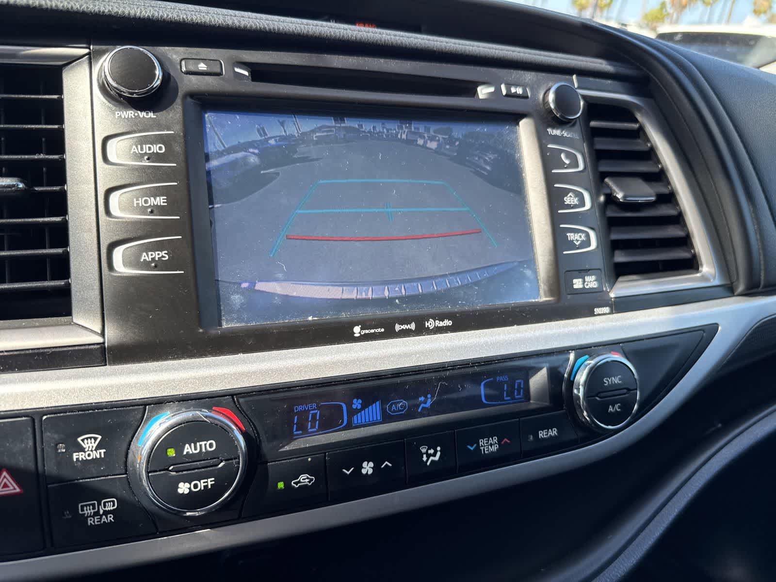 Used 2019 Toyota Highlander SE FWD image 10