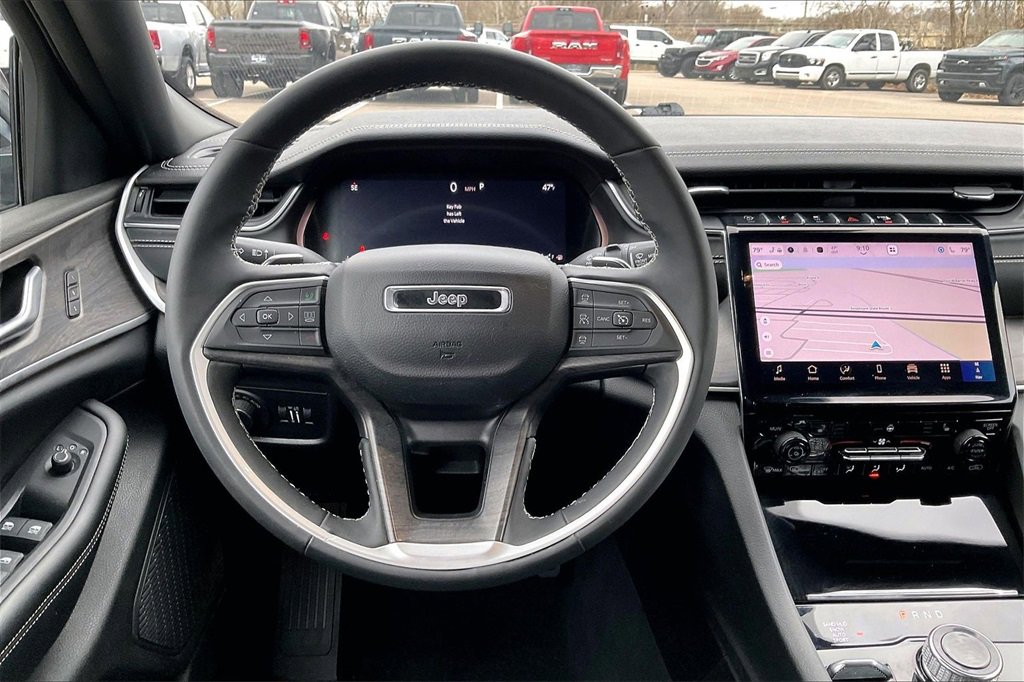 Used 2024 Jeep Grand Cherokee L Limited image 5