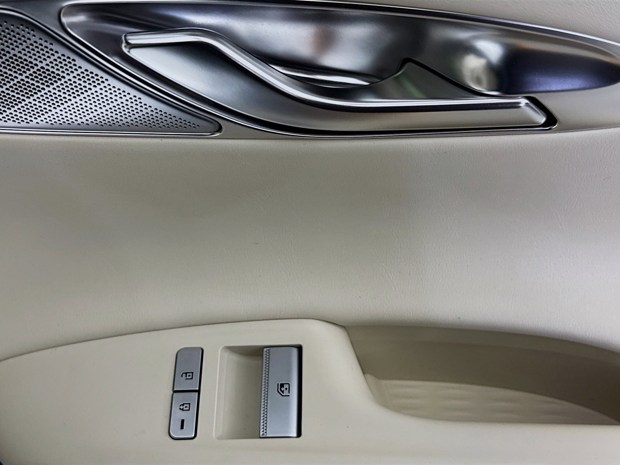 Used 2024 Genesis Electrified GV70 Advanced w/ Prestige Package image 30