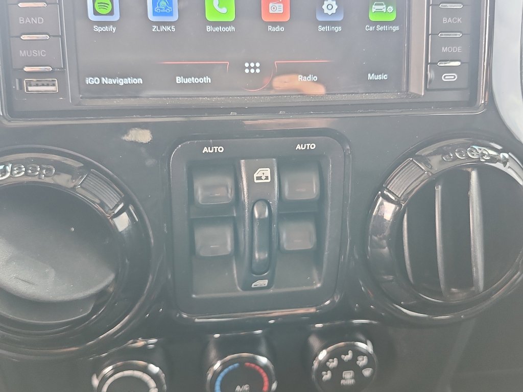 Used 2017 Jeep Wrangler Unlimited Sahara image 23