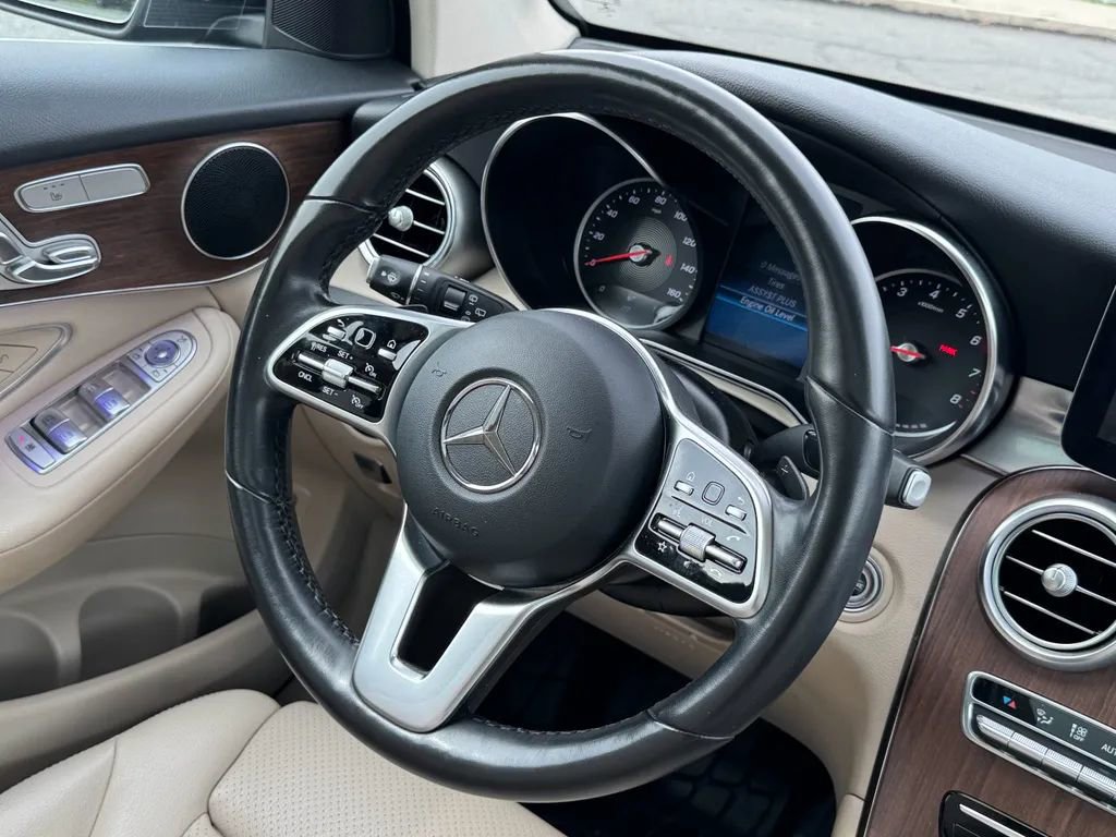 Used 2021 Mercedes-Benz GLC 300 4MATIC image 11
