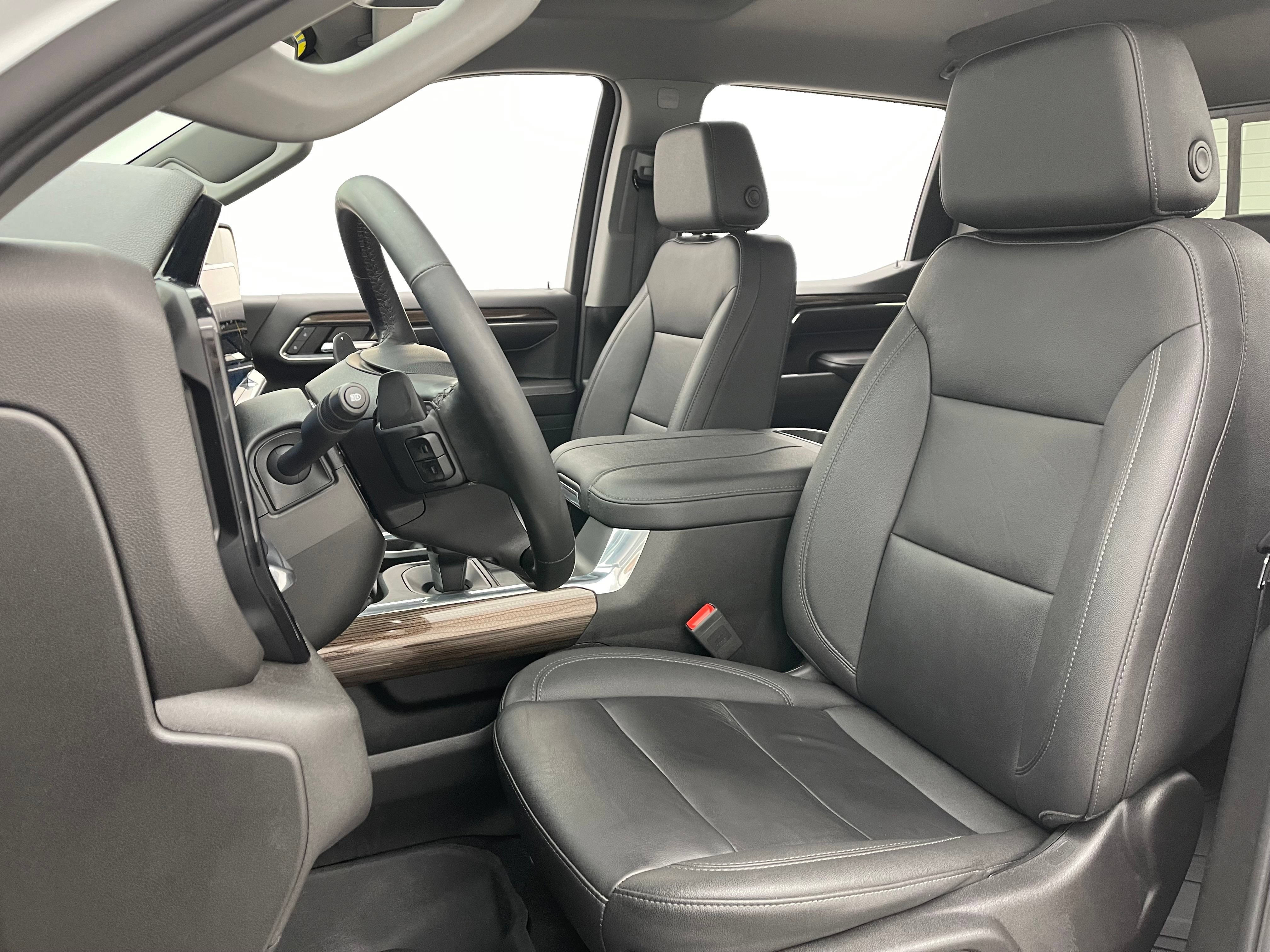 Used 2024 Chevrolet Silverado 1500 RST w/ Redline Edition AWD/4WD image 17