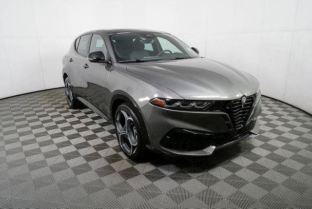New 2026 Alfa Romeo Tonale w/ Black Premium Package AWD/4WD image 26