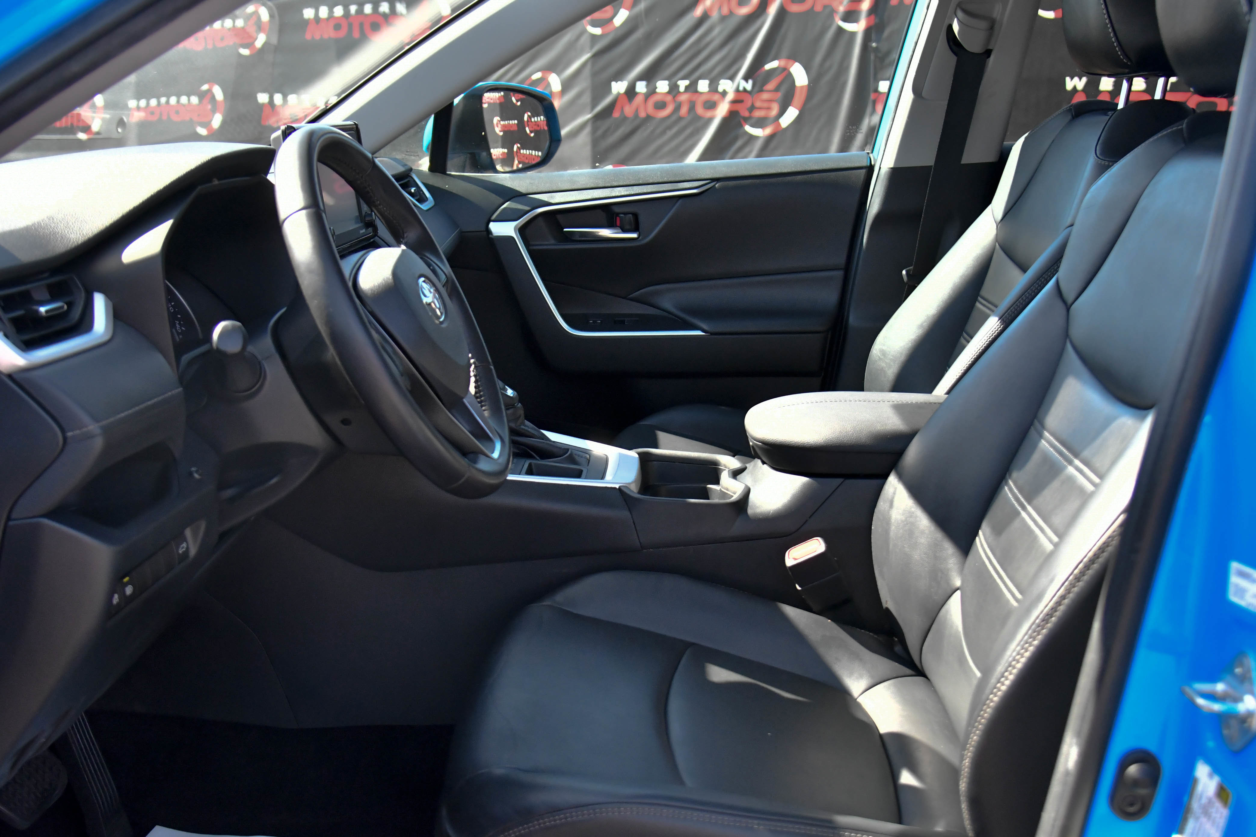 Used 2020 Toyota RAV4 XLE Premium FWD image 18