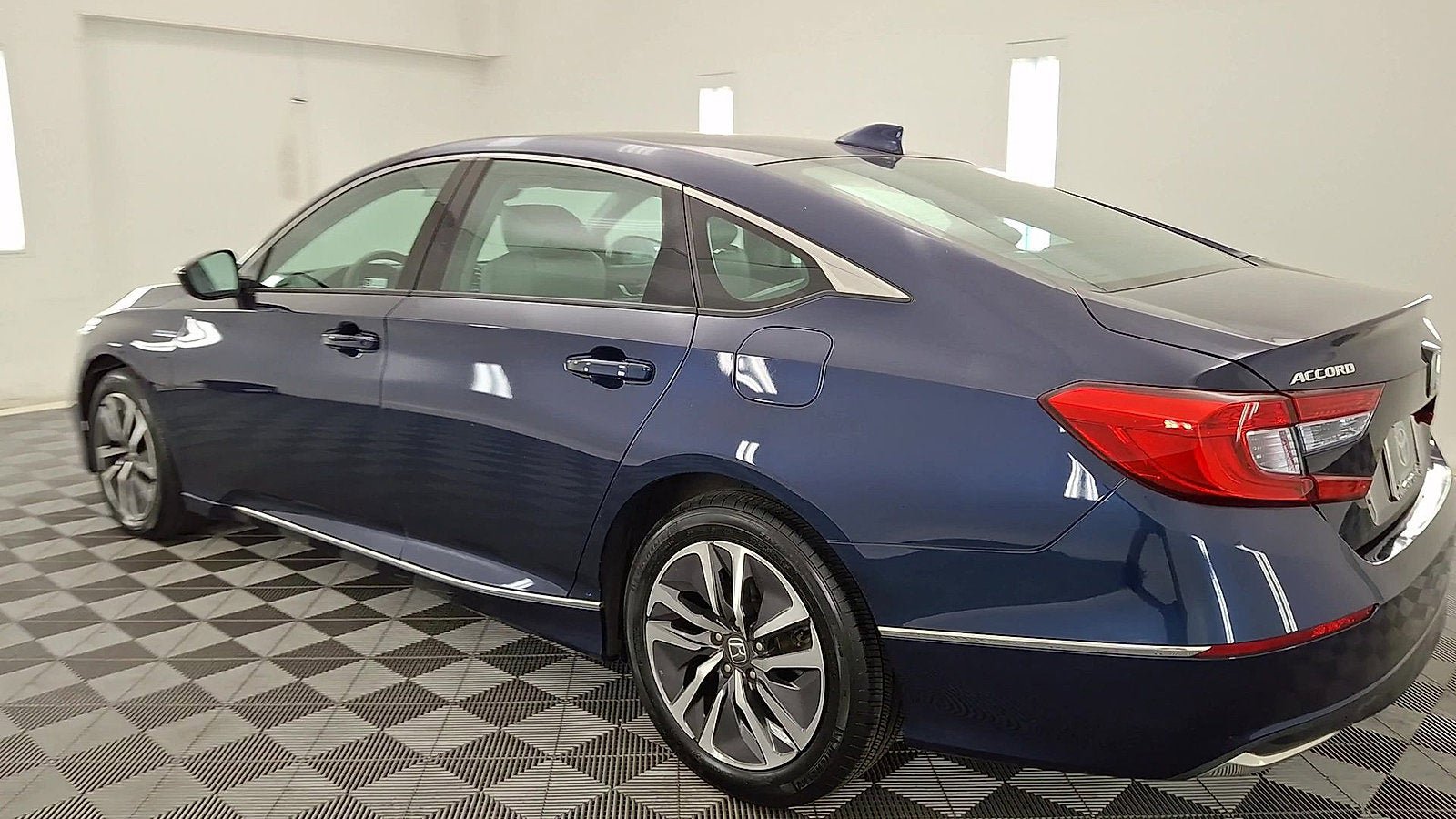 Used 2020 Honda Accord EX image 2