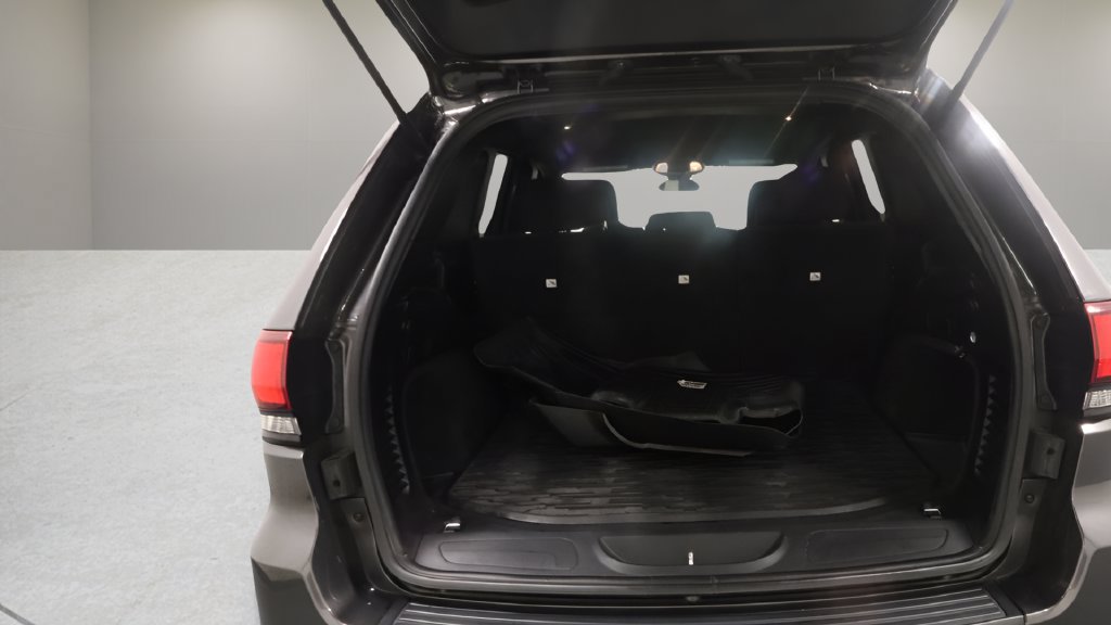 Certified 2021 Jeep Grand Cherokee Laredo AWD/4WD image 18