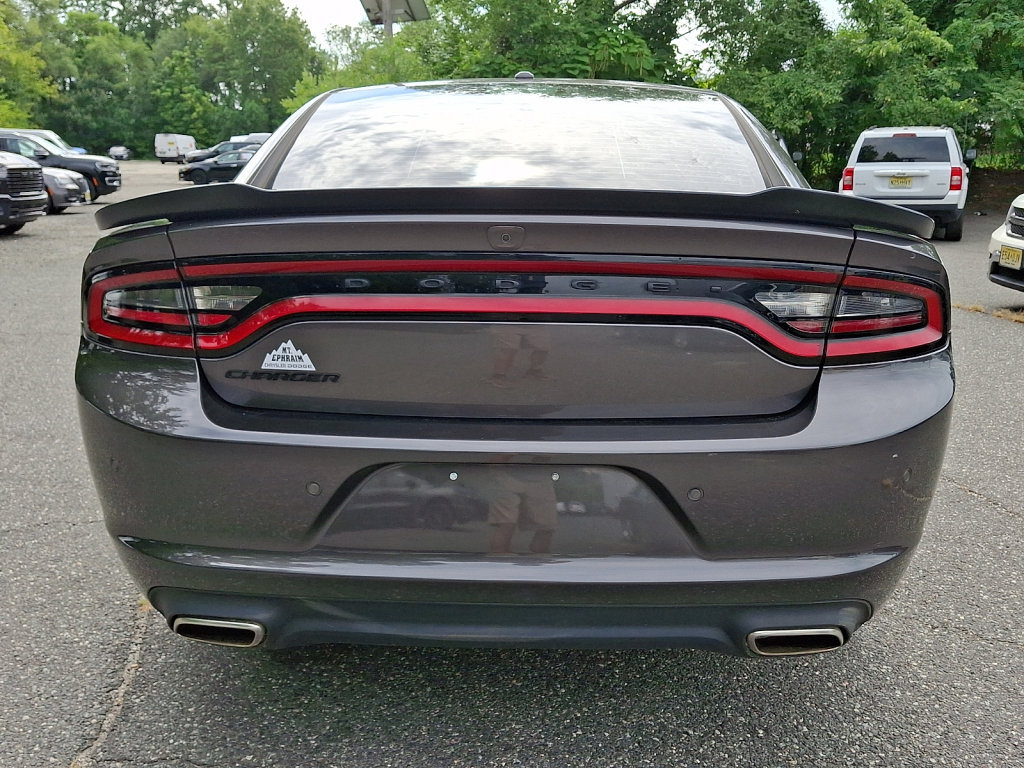 Used 2022 Dodge Charger SXT w/ Blacktop Package RWD image 4