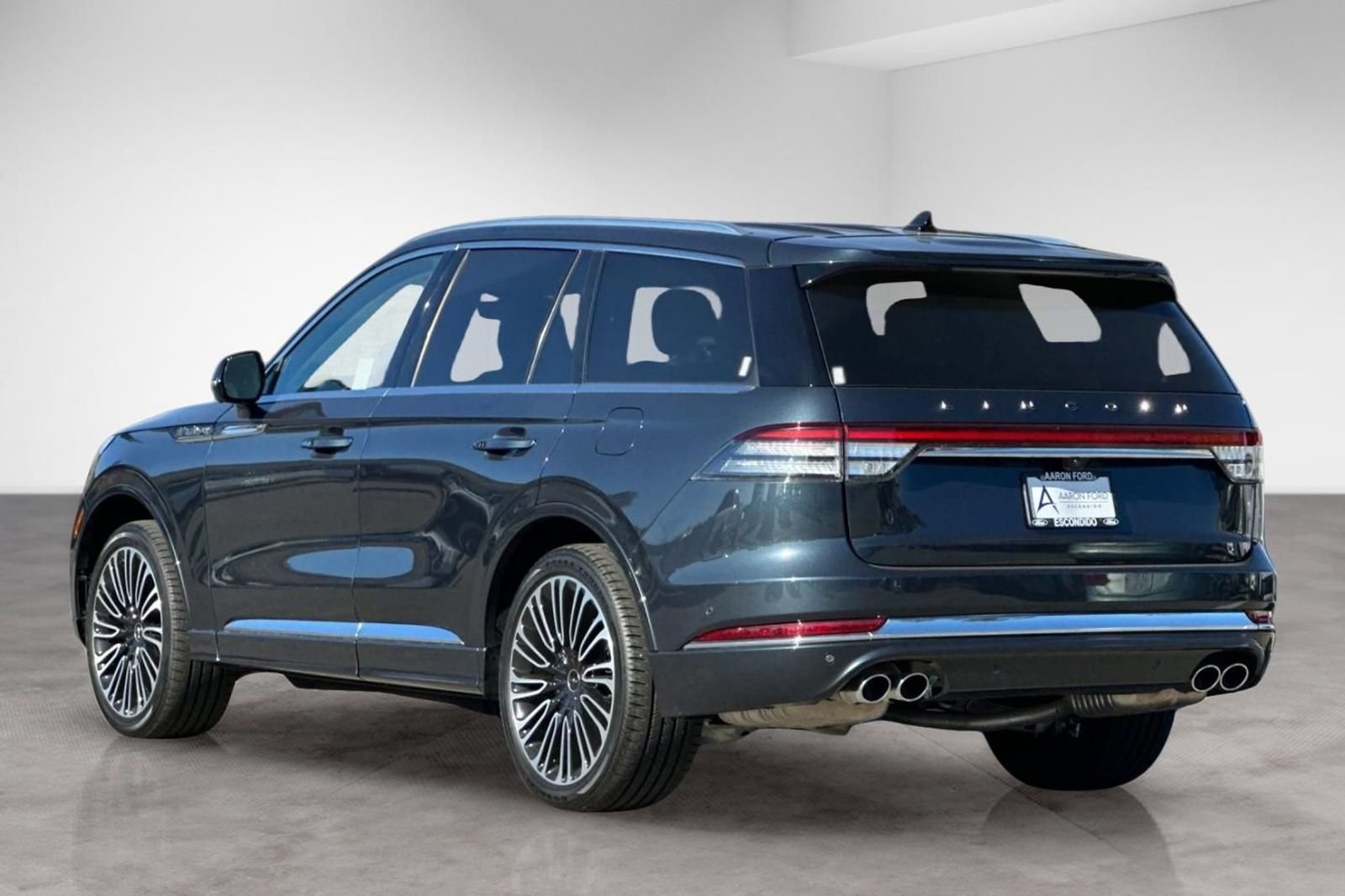 Used 2024 Lincoln Aviator Black Label AWD/4WD image 3