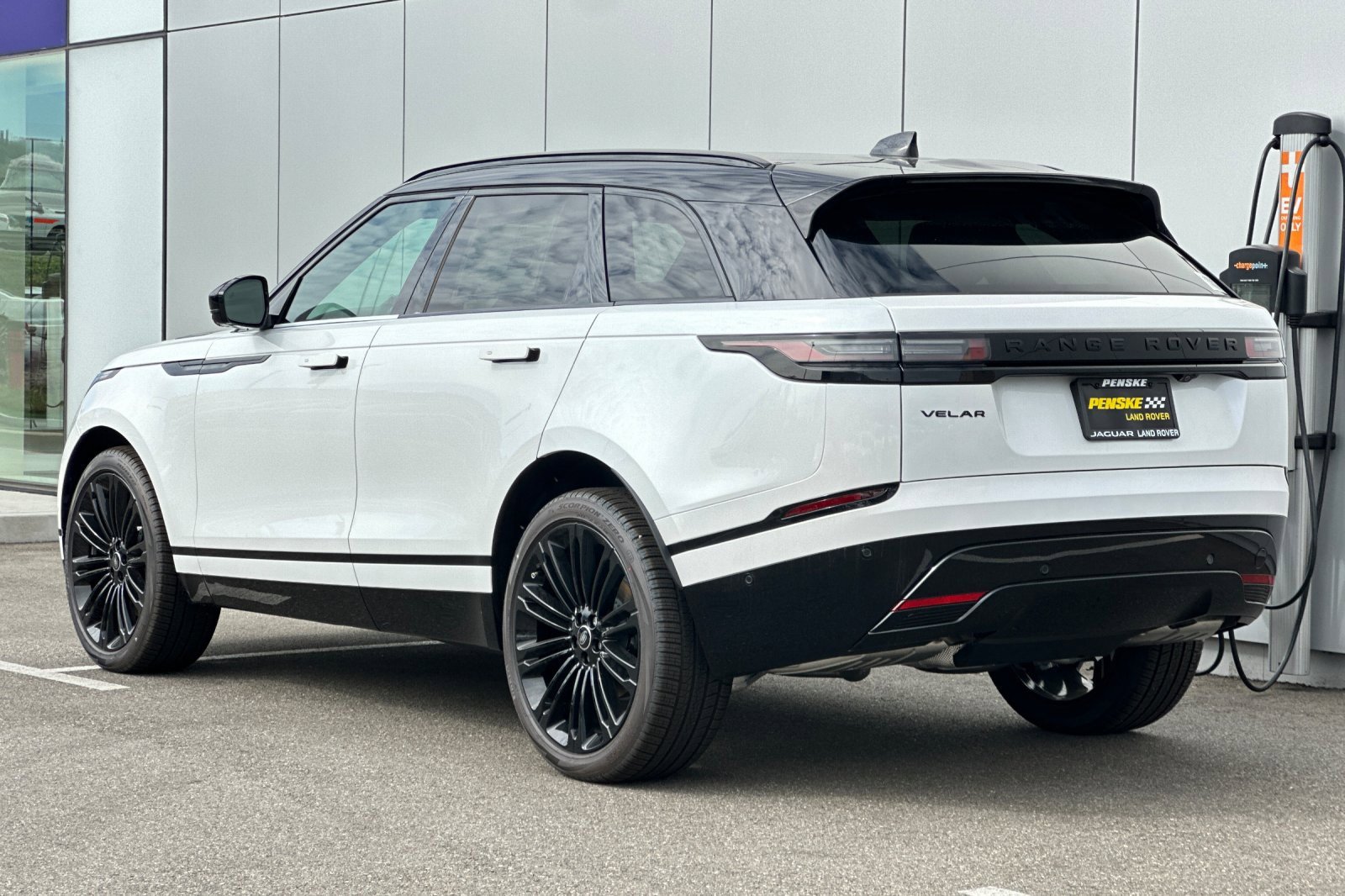 New 2026 Land Rover Range Rover Velar Dynamic SE image 3