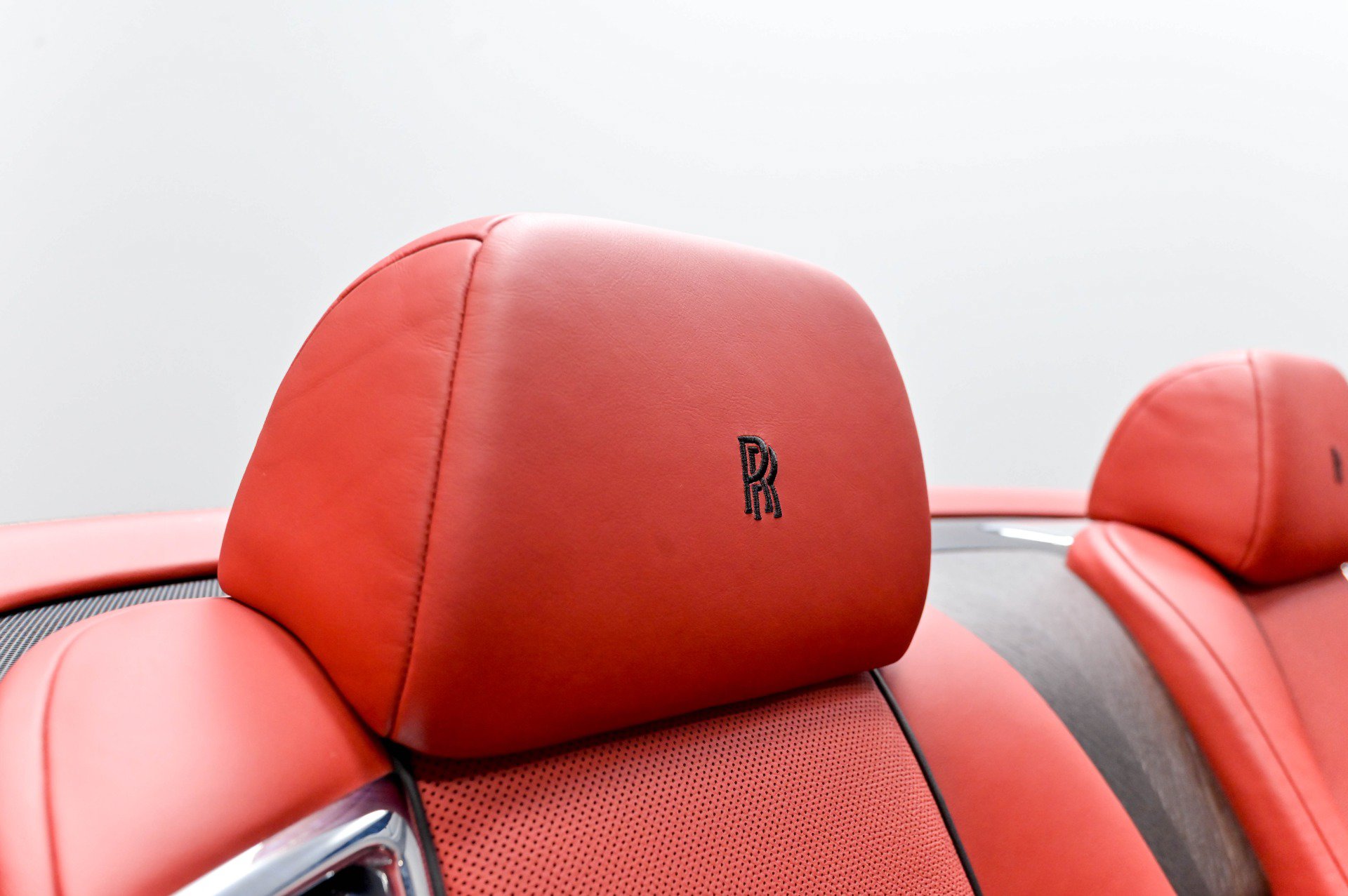 Used 2017 Rolls-Royce Dawn RWD image 33