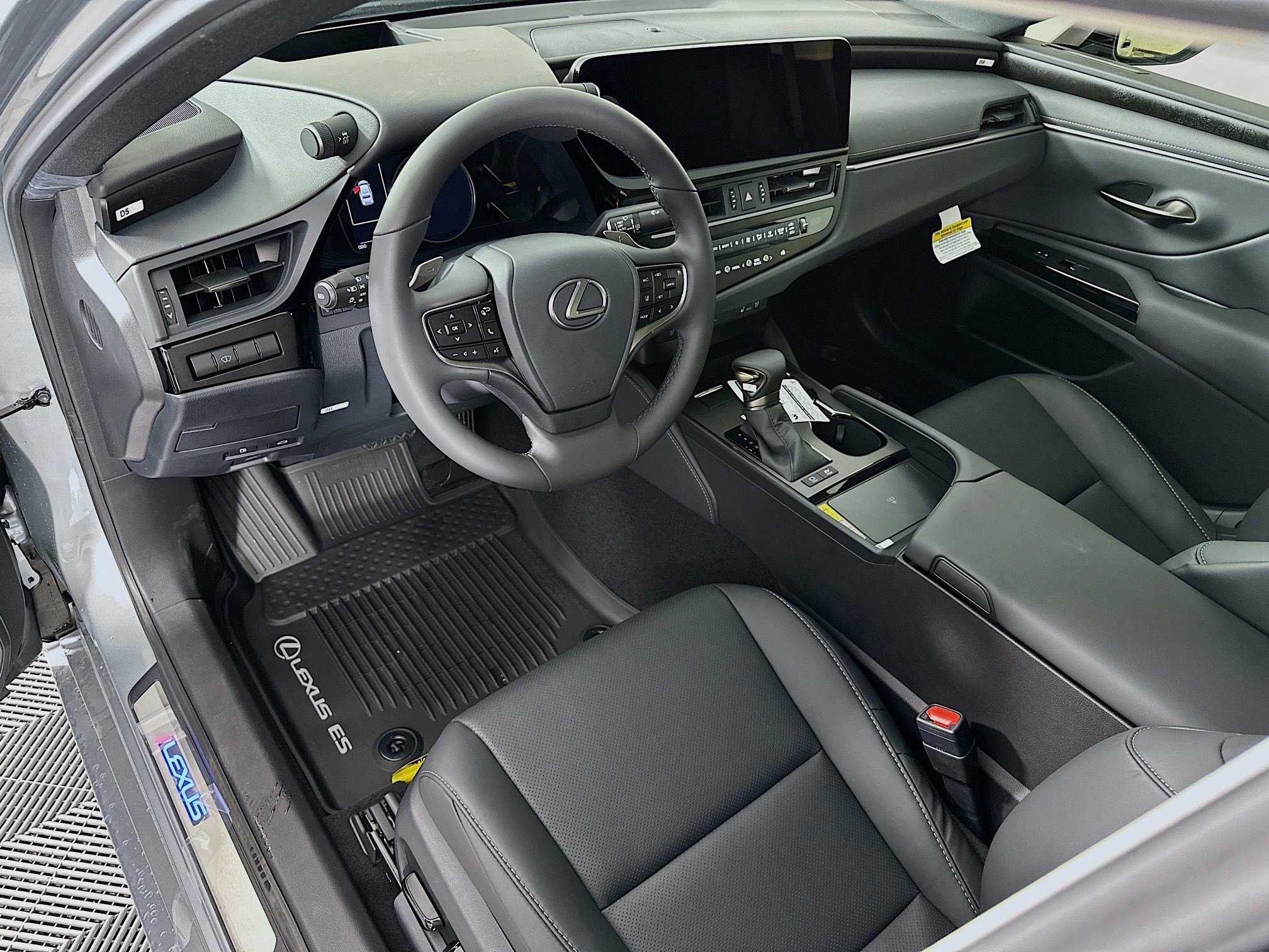 New 2025 Lexus ES 300h w/ Premium Package image 9