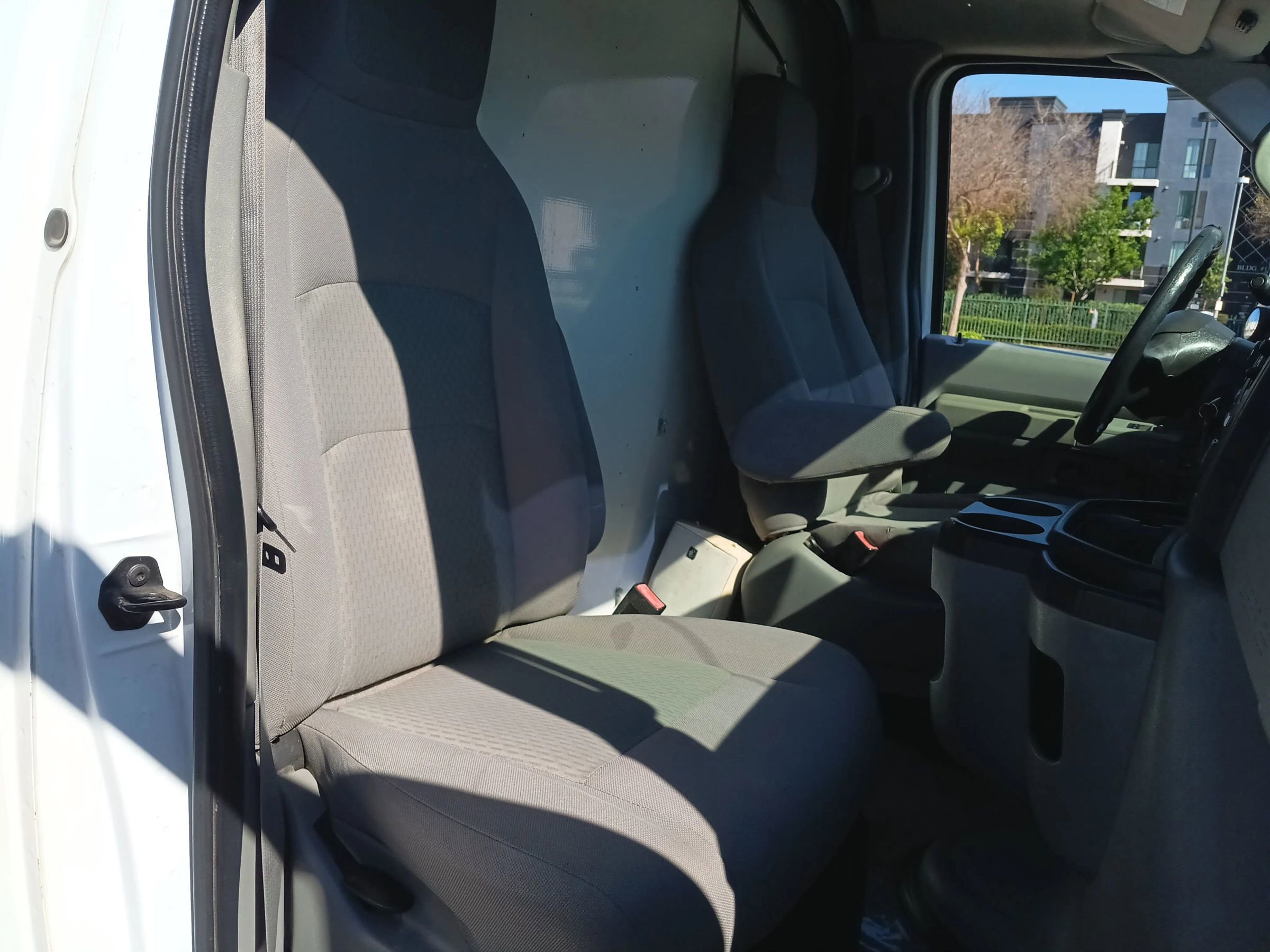 Used 2013 Ford E-450 and Econoline 450 Super Duty w/ Interior Upgrade Pkg RWD image 27