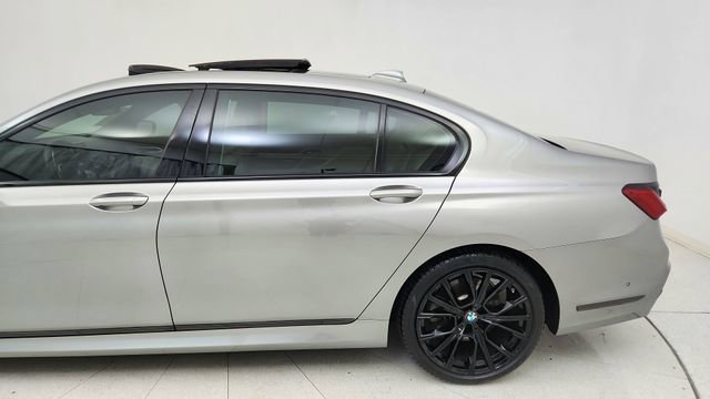 Used 2022 BMW 740i xDrive w/ M Sport Package image 11