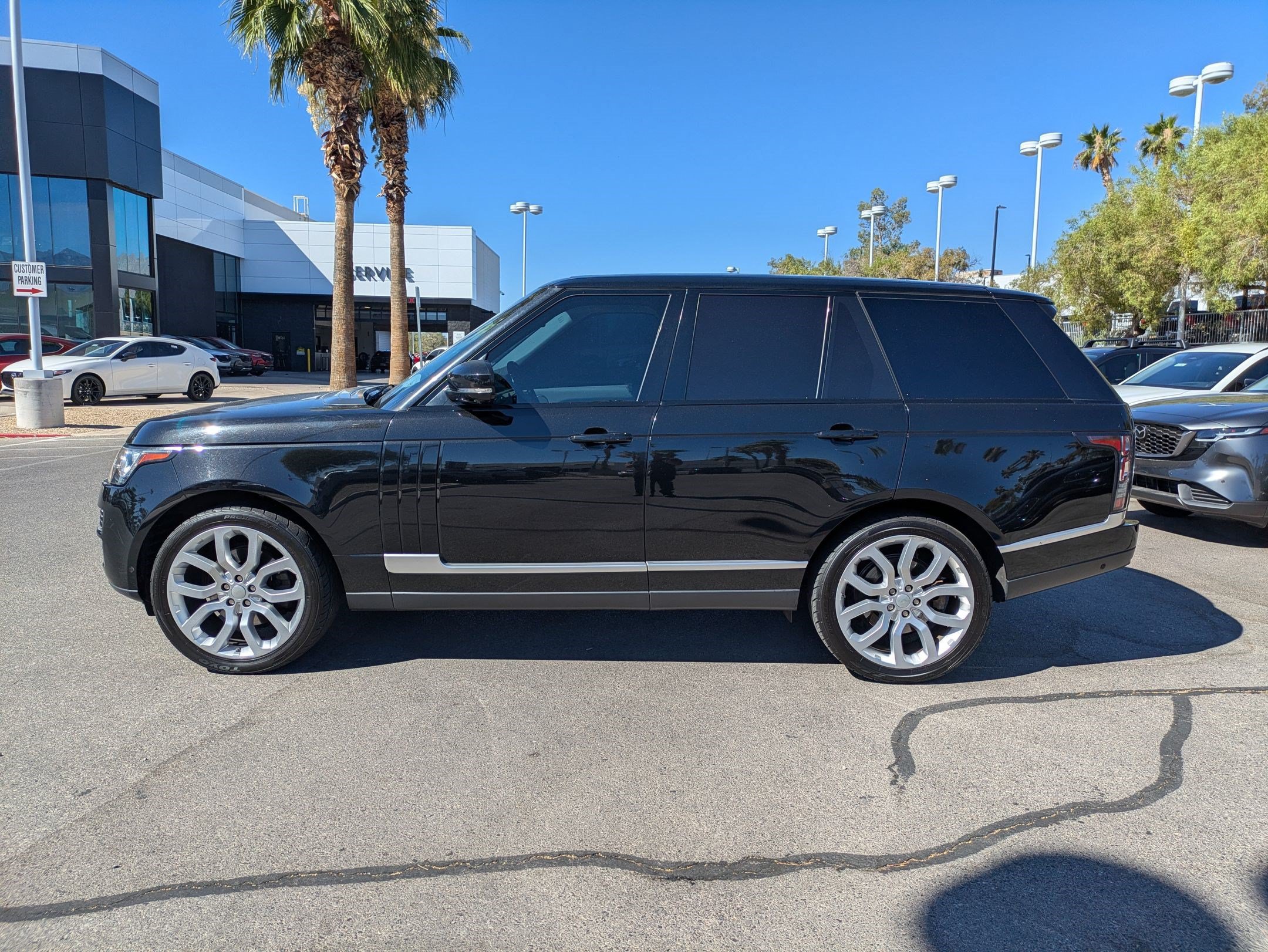 Used 2015 Land Rover Range Rover HSE AWD/4WD image 2