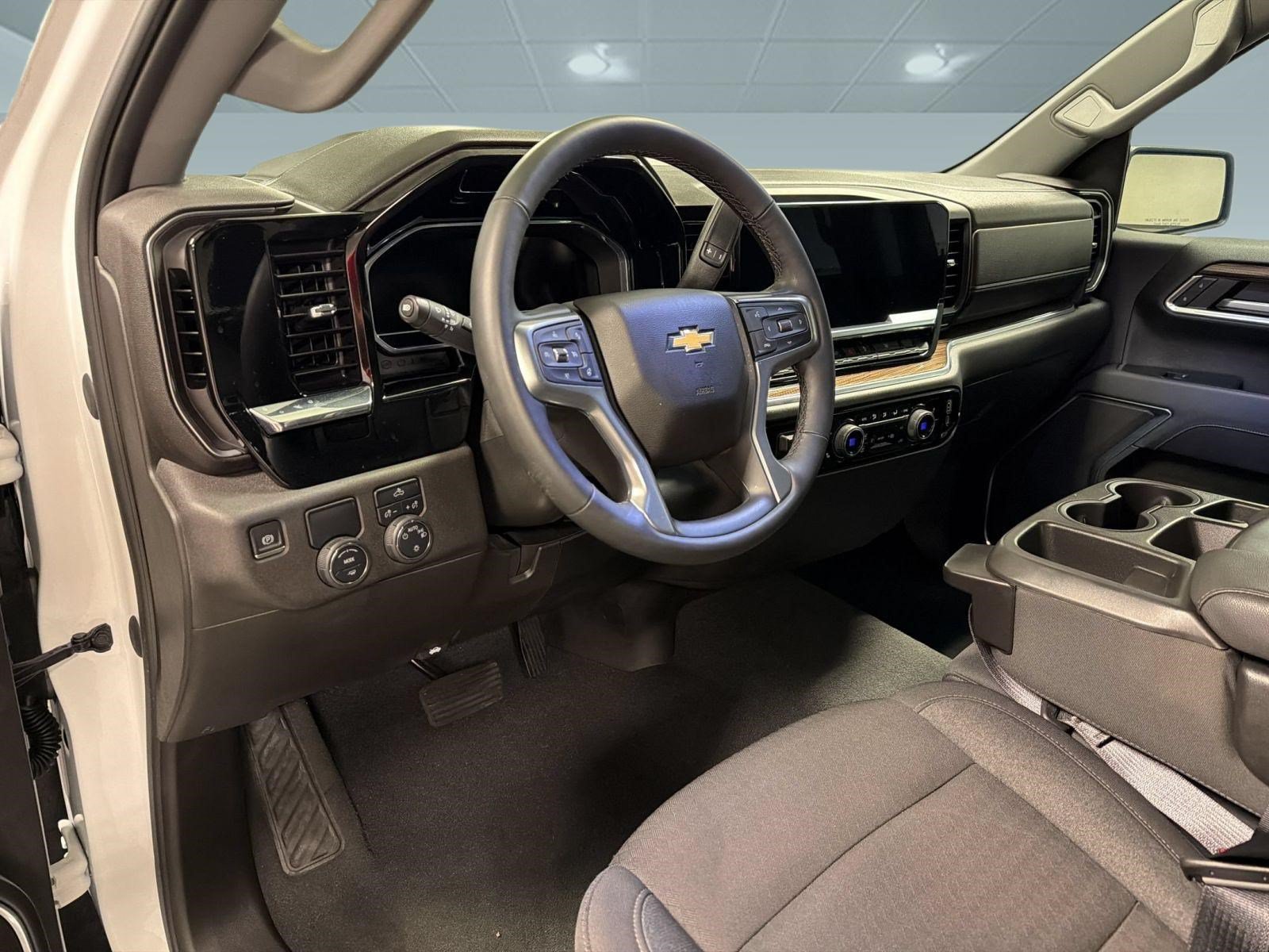 Used 2023 Chevrolet Silverado 1500 LT RWD image 3