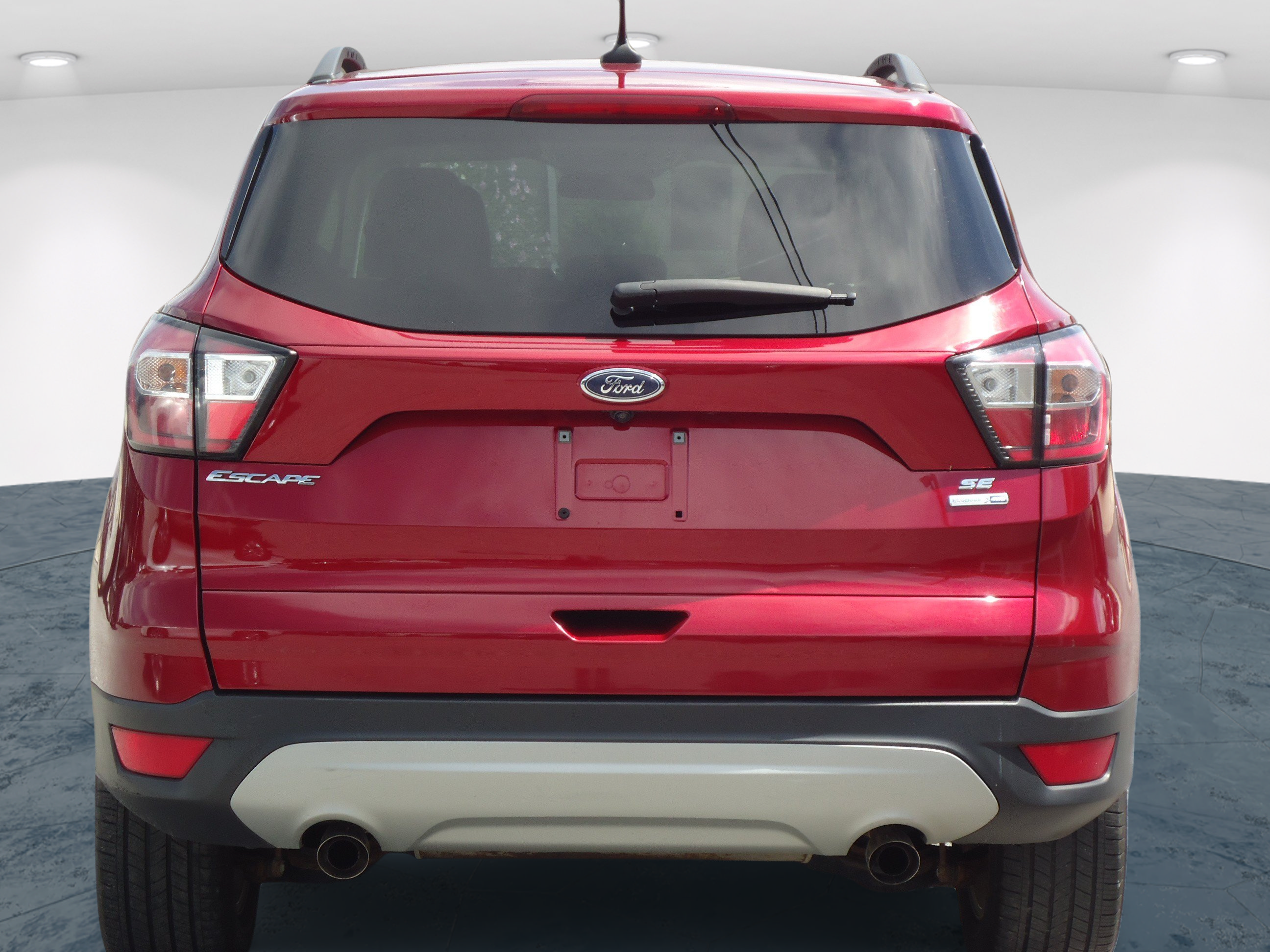 Used 2018 Ford Escape SE w/ SE Sync 3 Package AWD/4WD image 4
