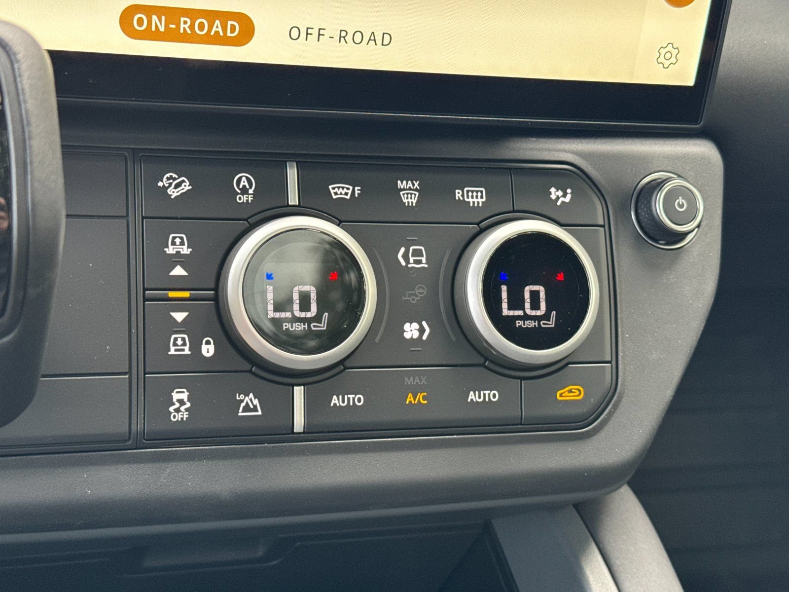 New 2026 Land Rover Defender 110 S AWD/4WD image 21
