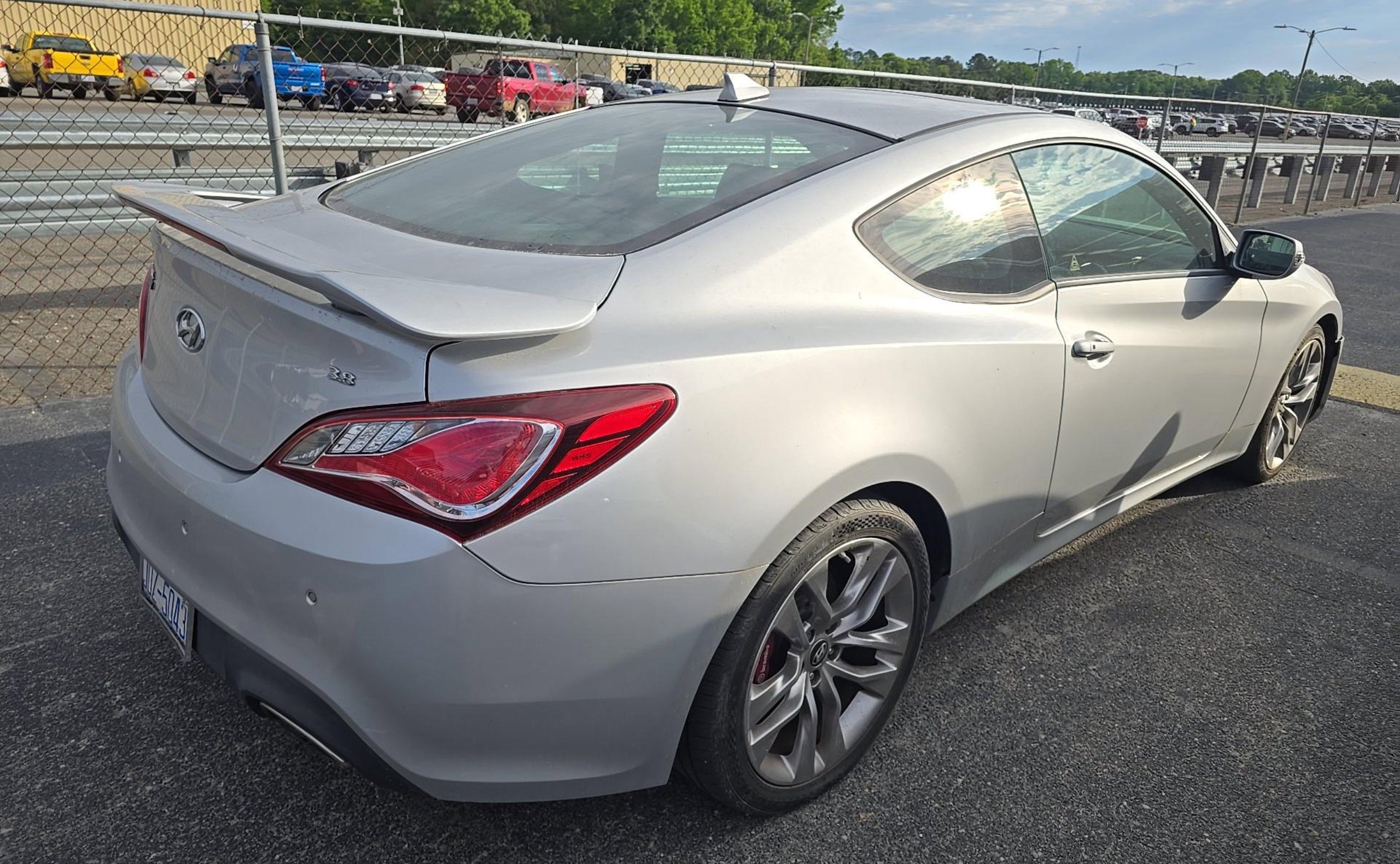 Used 2016 Hyundai Genesis Coupe 3.8 RWD image 3