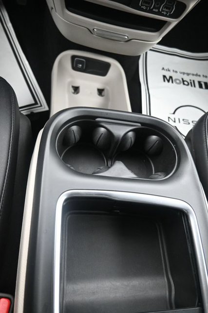 Used 2024 Chrysler Pacifica Touring-L FWD image 18