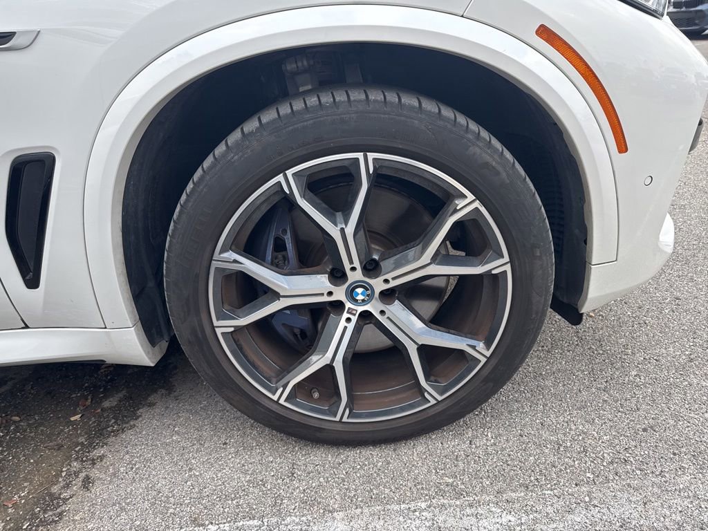 Certified 2023 BMW X5 xDrive45e w/ Executive Package AWD/4WD image 3